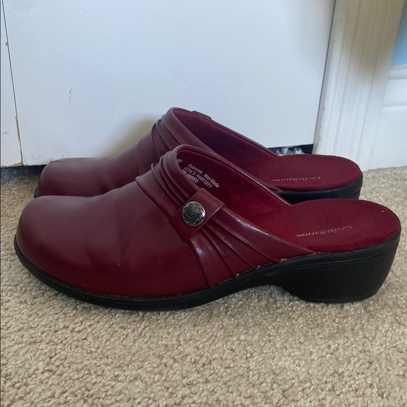 Croft And Barrow Size 8 Burgundy Slip-On Clogs - Picture 7 of 10
